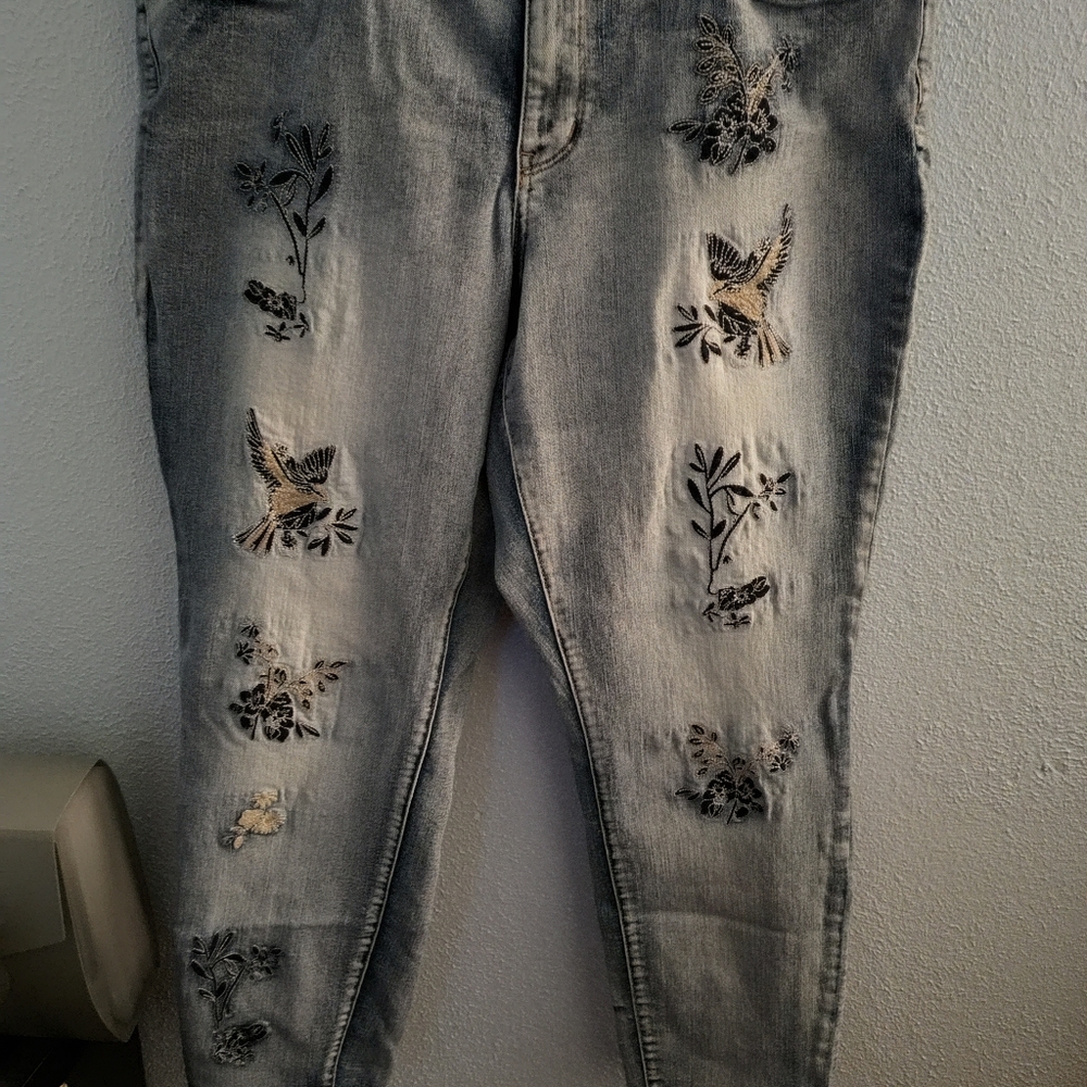 Venus embroidered size 18 jeans